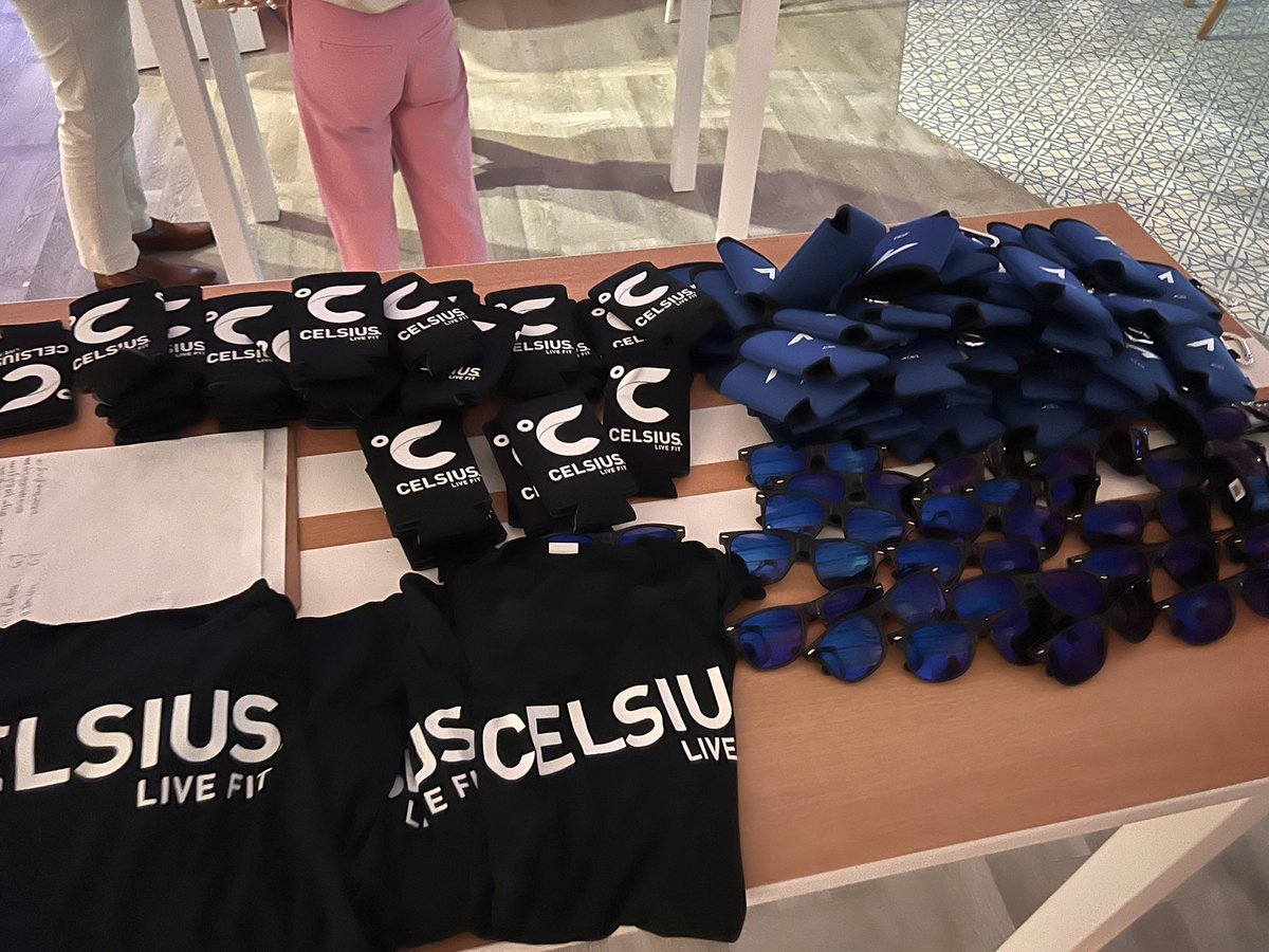 IIAMiami's tweet photo. Thank you to @cbz and @CelsiusOfficial for such a great event!  Great people, great location and AMAZING sponsors!  If you haven’t been to Cove Brewery yet, be sure to check it out!  #mIIAmi #palmbeachapter #cbiz #celsius #covebrewery #networkingatitsfinest https://t.co/BZ0lv6dWrc