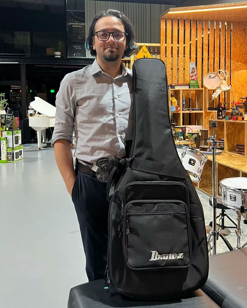 Gearheads unite! 🎶🎸 #ɴᴇᴡɢᴇᴀʀᴅᴀʏ 

Shop at Melody House 
melodyhousemi.com 

#newgearday #ngd #gearaddict #instrumentshop #musicshop #dubaimusicians