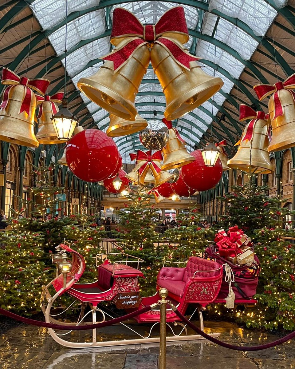 Christmas has arrived in style🛷 Plan your visit to Covent Garden - bit.ly/3Ny6i7t