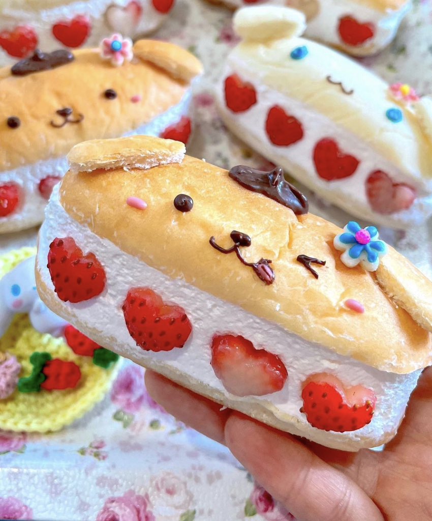 piinkimi_'s tweet photo. pompompurin strawberry sandwich https://t.co/Wd9GBboBGN