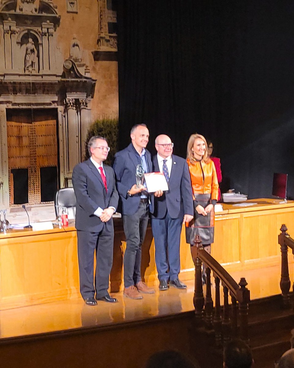 Atisoluciones's tweet photo. 🏆 Acto de entrega de reconocimientos a entidades y empresas colaboradoras en la formación práctica del estudiantado y entrega de premios del II concurso a la elaboración del mejor currículum. Gracias a la @CanalUGR , @EmpleoUgr  y enhorabuena a todos los premiados y premiadas! https://t.co/oAaciVR30D