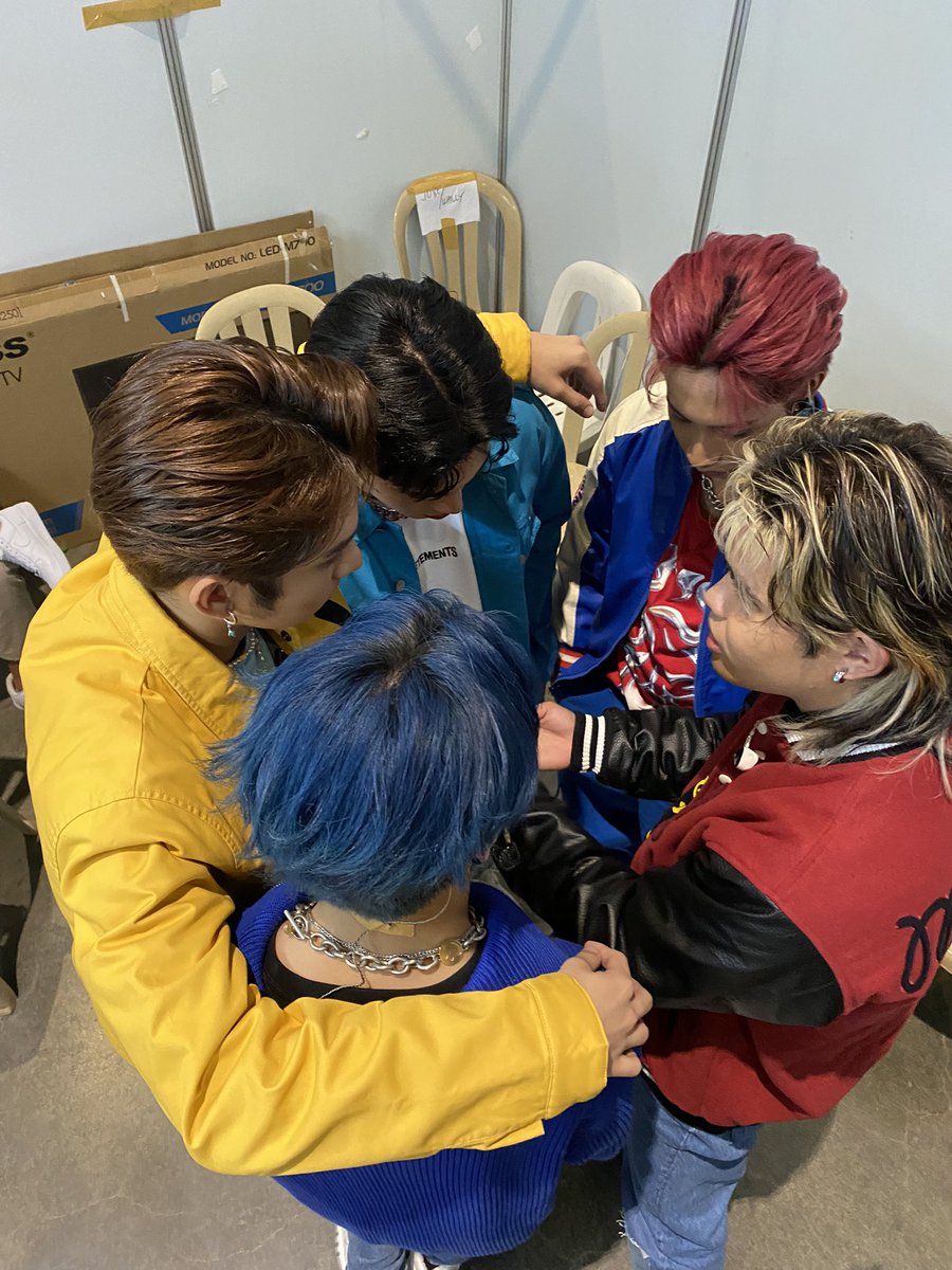 KingsofPpopSB19's tweet image. Please give us the biggest plot twist. 🙏🏻🥺

#MAHALIMAxTeaMFair2023