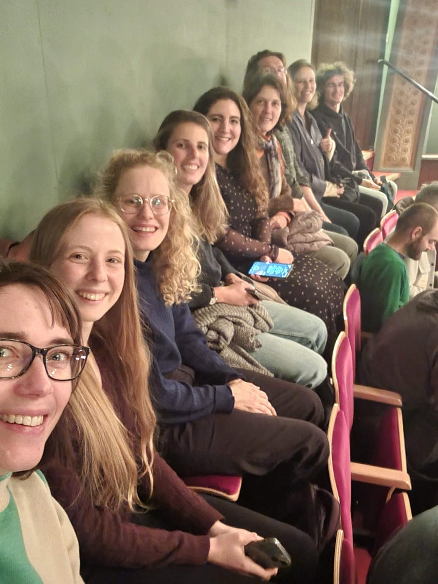 Two new PhD students started: 👋Welcome Sebastian and Lara! We introduced them to Flemish science communication by taking them to the English version of Lieven Scheires A.I. show 🙂🤖