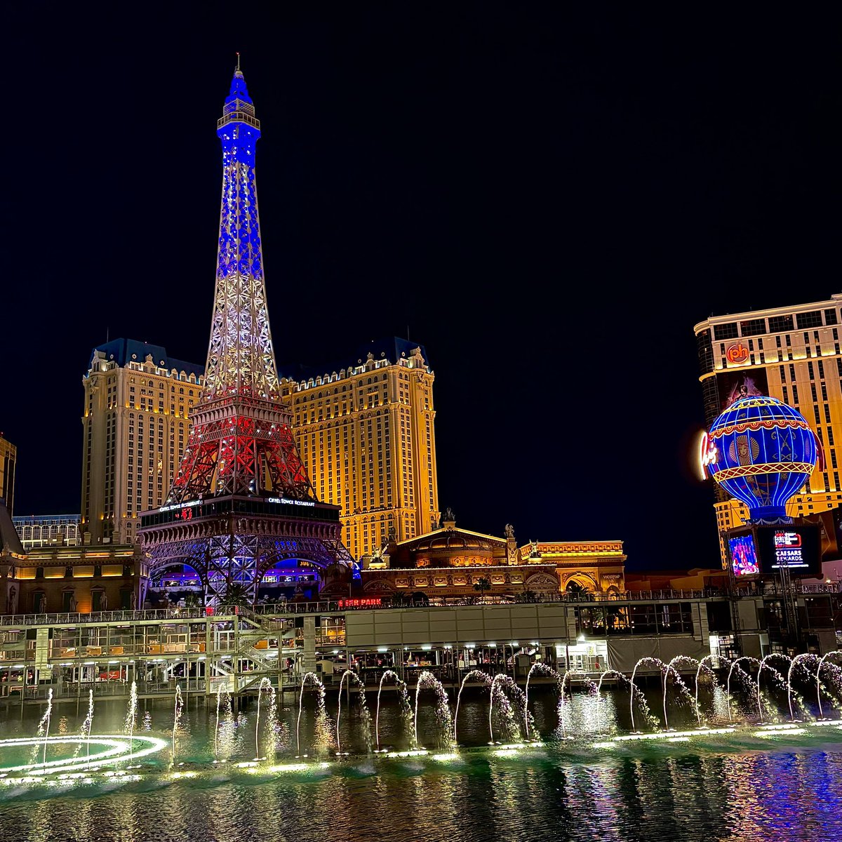 🇺🇸American France🇫🇷 #paris #lasvegas #vegas #fabulouslasvegas #vegasbaby #vegashigh #vivalasvegas #whathappensinvegas #nevada #lasvegasparty #lasvegastrip #lasvegaslife #nightlife #show #vegaslife #vegasready #vegastrip #vegasnights #casino #gambling #grancanyon #desert #hot
