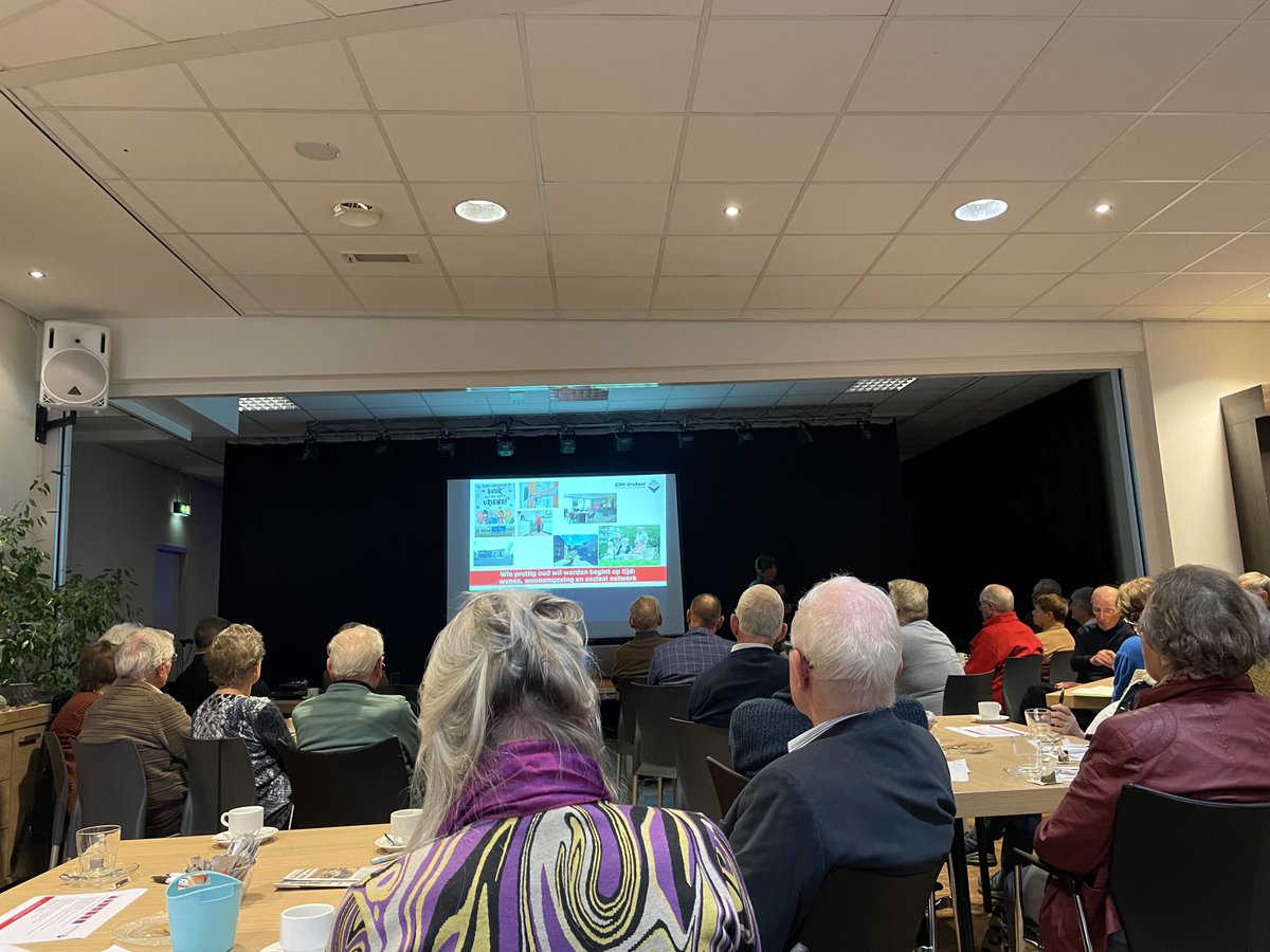 Veel belangstelling voor bijeenkomst ⁦@kbo_brabant⁩ in Chaam over wonen en zorg, omkijken naar elkaar. Ruim 100 belangstellenden