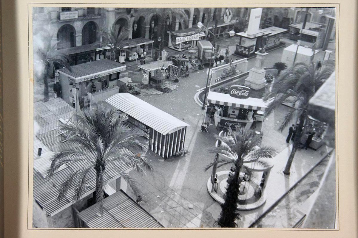Vista general dels estants de la plaça de la Vila durant la Fira de Novembre. 1960

📸📁 Arxiu Nacional de Catalunya, Arxiu Fotogràfic Municipal de Vilanova i la Geltrú.

#arxiu #vilanovailageltru #garraf #fira #novembre #stands #plaçadelavila
