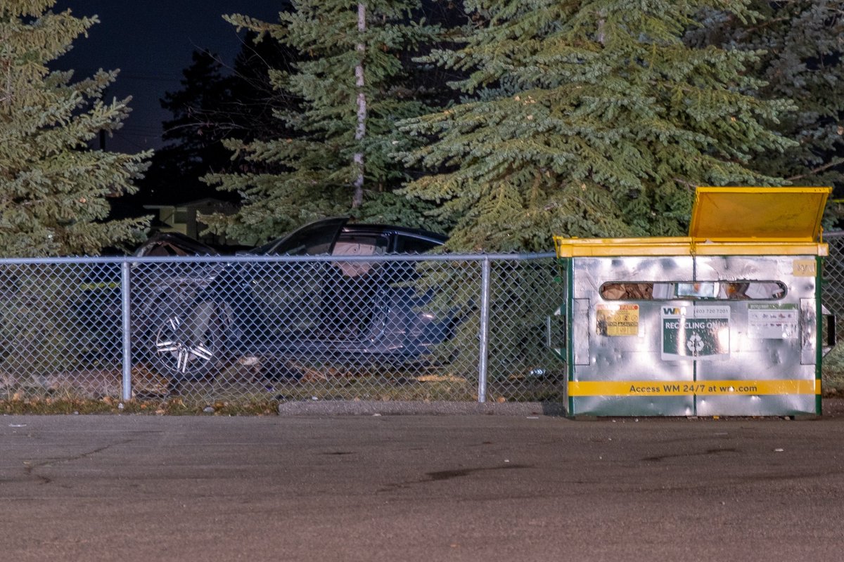 An odd scene here in Marlborough this morning. 

CPS tell us there’s evidence of a targeted shooting that happened just before midnight and the car ended up in the trees that line the parking lot of Bob Edwards School. 

3 people sent to hospital, all in stable condition 

#yyc