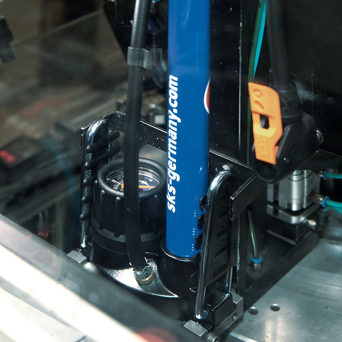 AlpecinPT's tweet photo. Our partner #sks_germany created an exclusive Alpecin-Deceuninck version of their Rennkompressor 💙. 

The #Rennkompressor is the ancestor of all bike stand pumps and the favorite of many. Powerful, reliable and made in Germany. You can spot the pumps with the team on our races. https://t.co/0E3UgBqqUQ