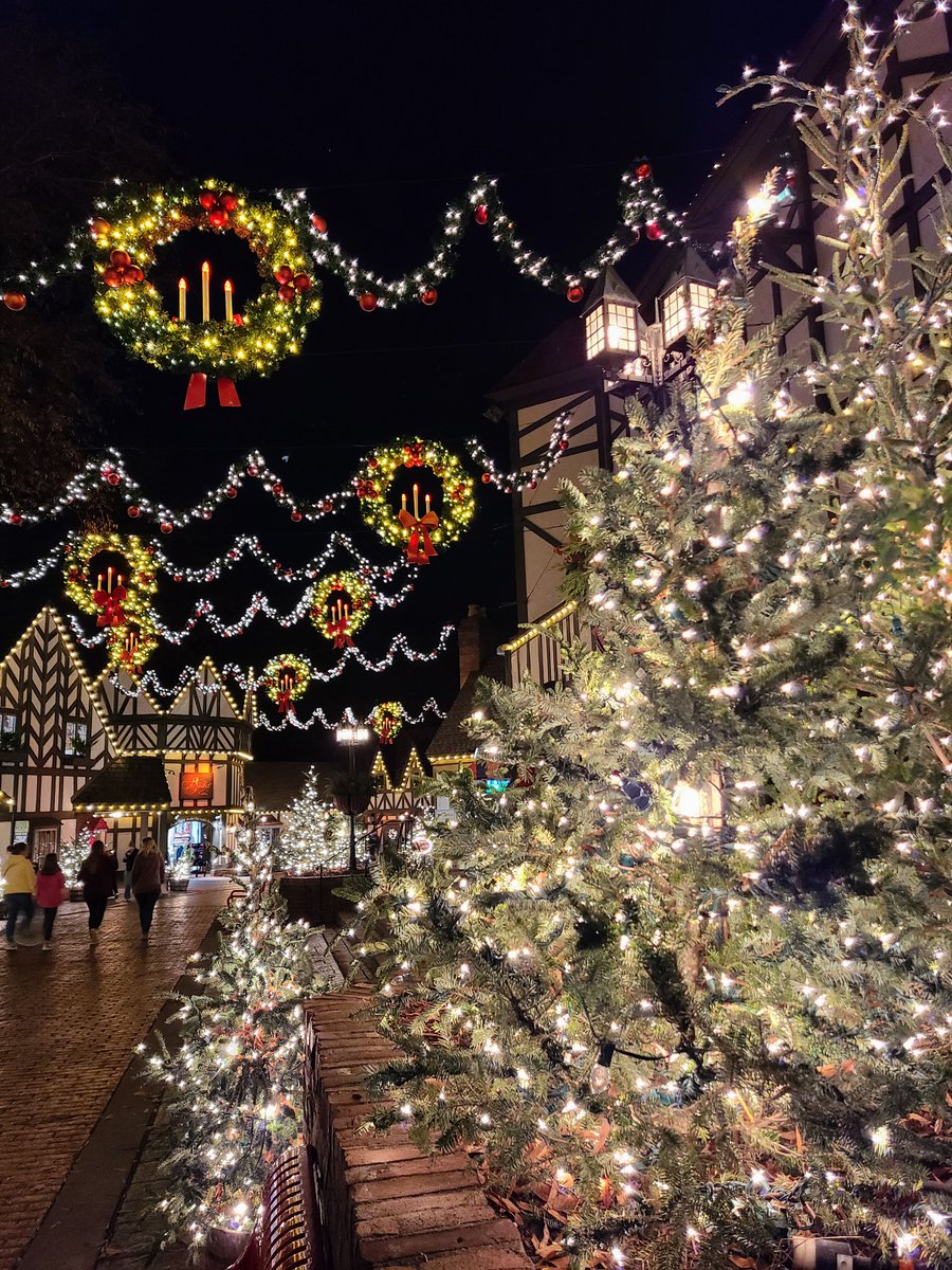 Visit Williamsburg (@visitwmbg) on Twitter photo #ChristmasTown at @buschgardensva is officially back today—and it’s kicking off the season with another @USAToday <a href="/10Best/">USA TODAY 10Best</a> Readers’ Choice Award nomination. Click the link below to cast your vote. #VisitWilliamsburg
bit.ly/49v8Xt6
📸 @justout_nabout #ChristmasTown at @buschgardensva is officially back today—and it’s kicking off the season with another @USAToday <a href="/10Best/">USA TODAY 10Best</a> Readers’ Choice Award nomination. Click the link below to cast your vote. #VisitWilliamsburg
bit.ly/49v8Xt6
📸 @justout_nabout