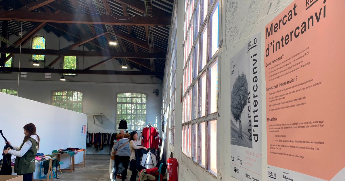 residuscat's tweet image. Som al Rec.0 d&apos;Igualada amb el qual hem col·laborat per a la creació d&apos;un mercat d&apos;intercanvi de #roba i per a la realització de tallers d&apos;#upcycling i reparació de roba.

👉 És una de les accions dins del marc del #PactePerLaModaCircular👖♻️

@RECstores
#ResiduTèxtil