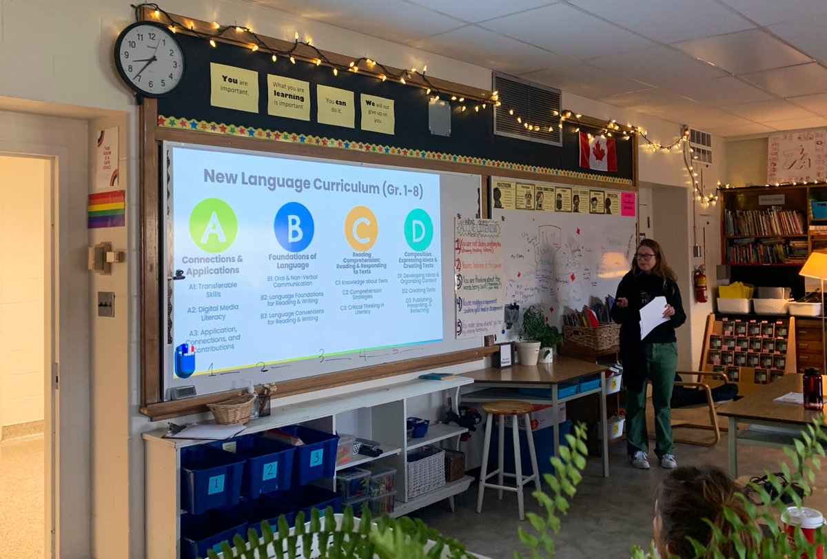 Propper_LDSB's tweet image. Ms. McCann, our Literacy Lead, is kicking off a great day of learning @CalvinPark_LDSB today. 📝📚💻#KnowBetterDoBetter  #LearningTogether