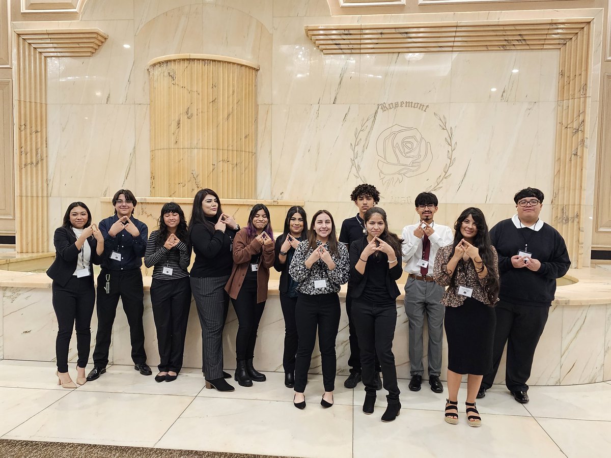 EAHSDECA's tweet image. A couple of group pix of @EAHSDECA this year. Great group. #ExperienceDECA @DECAInc #DECAMONTH