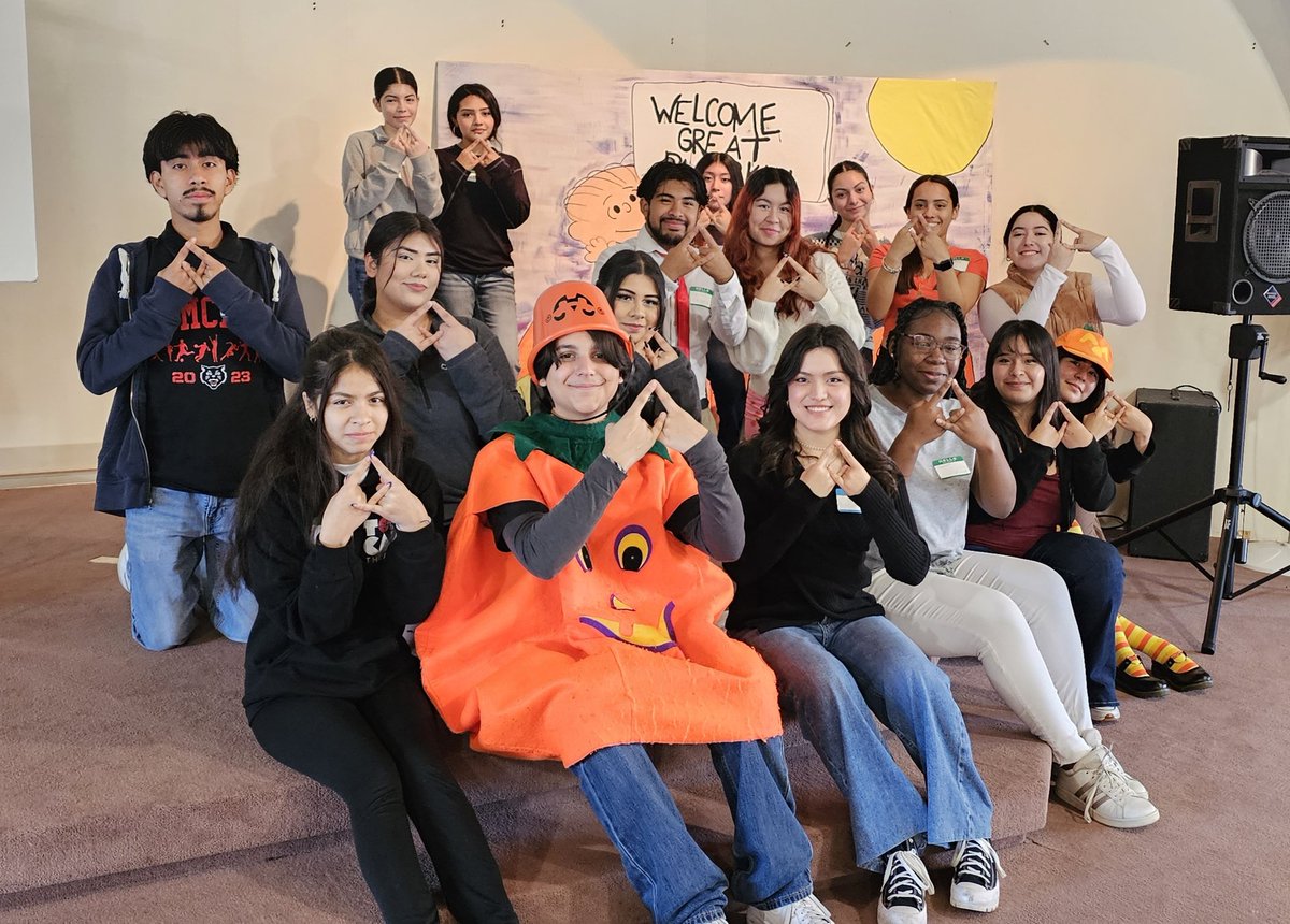 EAHSDECA's tweet image. A couple of group pix of @EAHSDECA this year. Great group. #ExperienceDECA @DECAInc #DECAMONTH