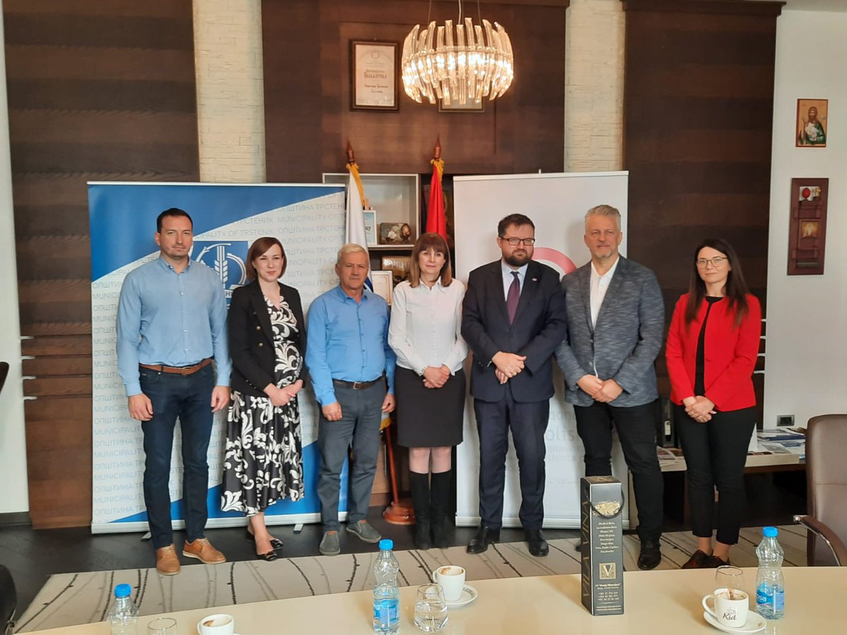 PLinSerbia's tweet image. I 3️⃣. put (2021, 2022. i 2023) smo se s projektom @polskapomoc 🇵🇱 vratili u #Trstenik 🇷🇸.

Dom zdravlja je opremljen novom stomatološkim stolicom, koja je dečijem stomatologu bila izuzetno potrebna. Prethodna stolica je korišćena više od 4️⃣0️⃣ godina.

#poljskapomoć