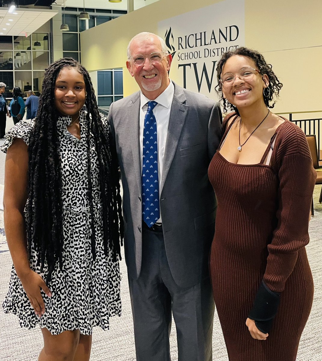 R2 Order of The Flame #CongartsAwardees #JohnBaker #DrJuliaBoyd #DrYasimeGabrBias #DebraHamm #LizziePadget #DrSarahSanchez #SarahSimmons #ProudViewStudentEscorts #MikaylaSpencer #TatiyanaJames