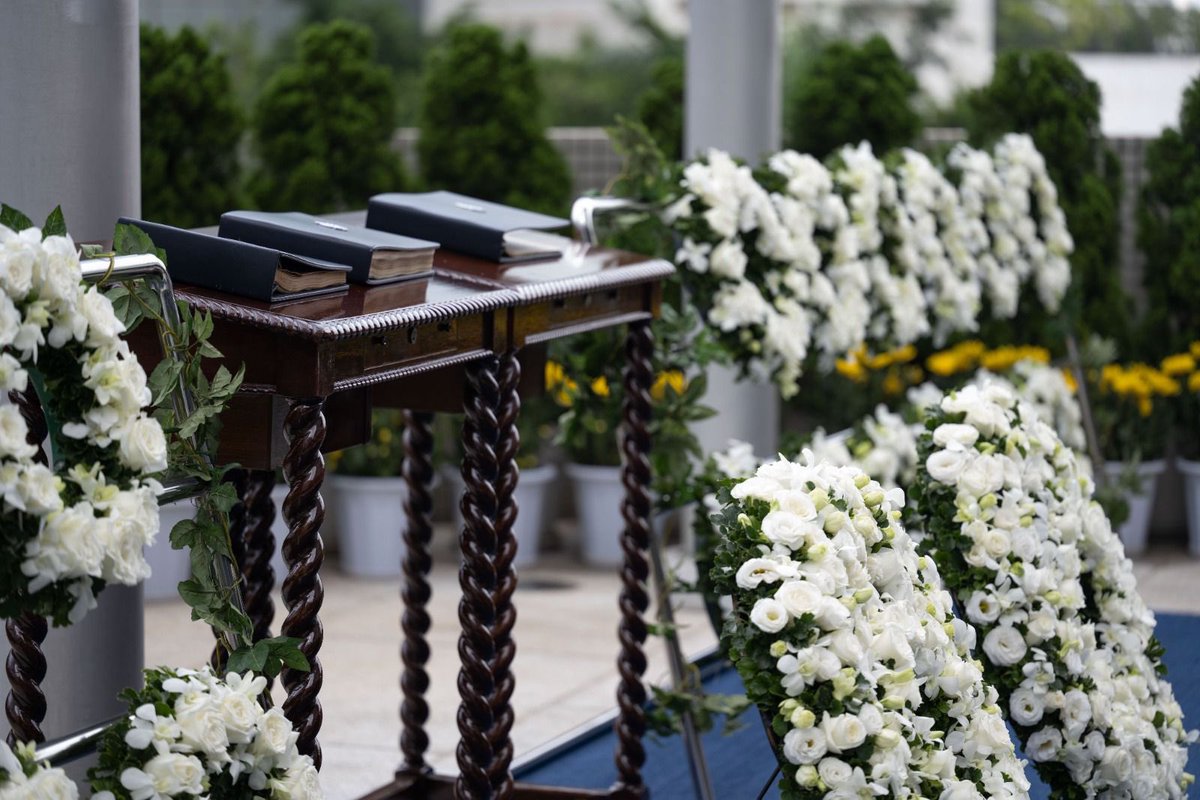 hkpoliceforce's tweet image. #FallenButNotForgotten| Observing a moment of silence along the tune of the ‘#LastPost’ on Force #RemembranceDay, we paid our respects to regular and auxiliary police officers who had lost their lives #InTheLineOfDuty over the years.
Their devotion to safeguarding🇭🇰—#LestWeForget