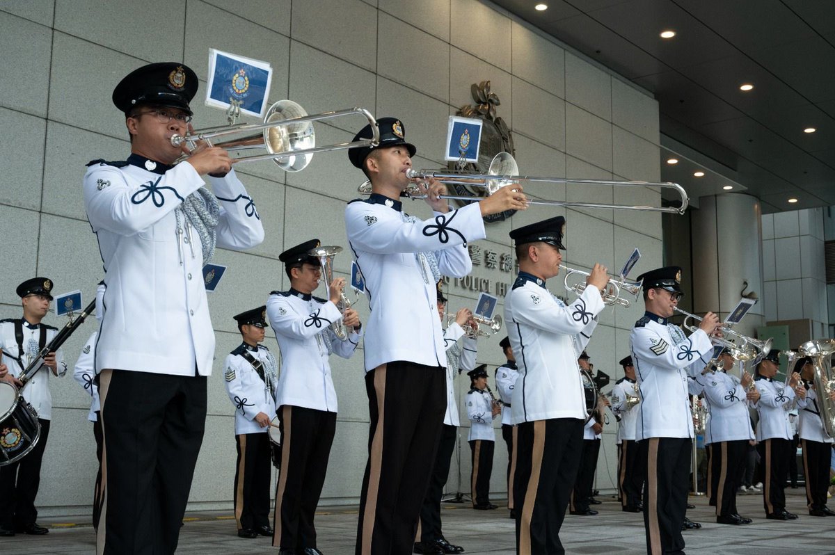 hkpoliceforce's tweet image. #FallenButNotForgotten| Observing a moment of silence along the tune of the ‘#LastPost’ on Force #RemembranceDay, we paid our respects to regular and auxiliary police officers who had lost their lives #InTheLineOfDuty over the years.
Their devotion to safeguarding🇭🇰—#LestWeForget