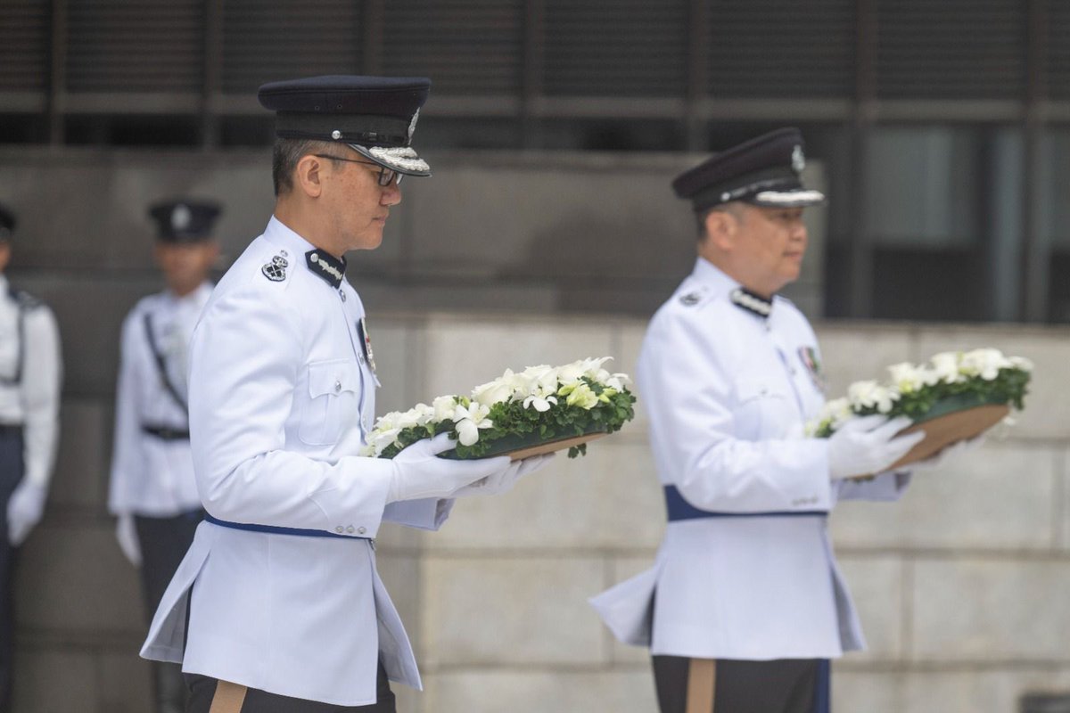 hkpoliceforce's tweet image. #FallenButNotForgotten| Observing a moment of silence along the tune of the ‘#LastPost’ on Force #RemembranceDay, we paid our respects to regular and auxiliary police officers who had lost their lives #InTheLineOfDuty over the years.
Their devotion to safeguarding🇭🇰—#LestWeForget