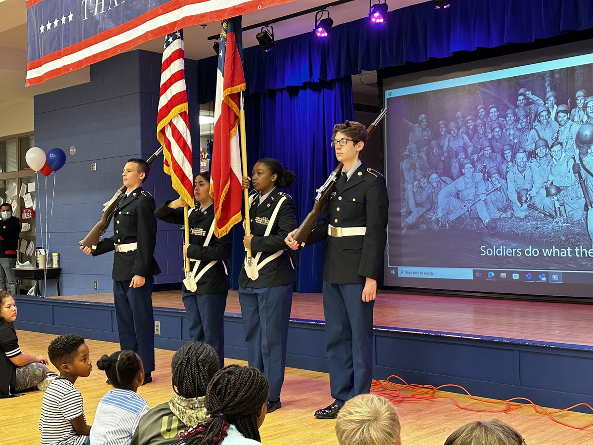 Beautiful and emotional program, Honoring Our Veterans at E. Rivers E.S. Thank you for your service. FREEDOM 🫶🏼❤️🇺🇸 @APSPDChief @apsupdate @HeyyyMelanieAPS