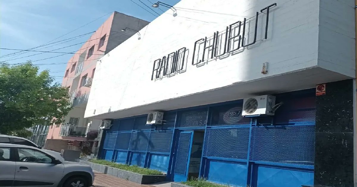 OrlandoAndVera's tweet photo. Felices 60 años #LU20 @RadioChubut ...
Un abrazo enorme a todos los que hacen  día a día a uno de los medios más importantes de la provincia !
#La20 #60AñosLu20 #RadioChubut https://t.co/KkTQLrCC5L