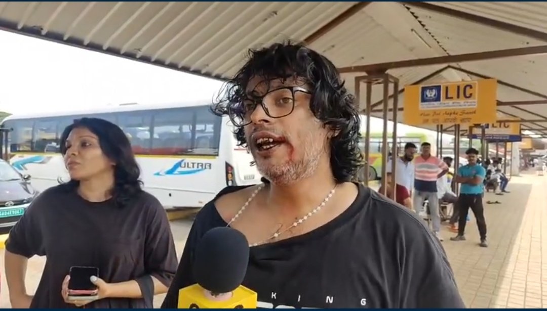 AmarnathAldona's tweet photo. This pay Parking menace is happening all over Goa. Today a couple was attacked &amp; beaten very badly by Pay parking collector at Mapusa inter state bus stand . This should not be tolerated henceforth.We Demand that SDPO @JivbaDalvi &amp; other Authorities to take strict Action on this. https://t.co/xeOR3EbS08