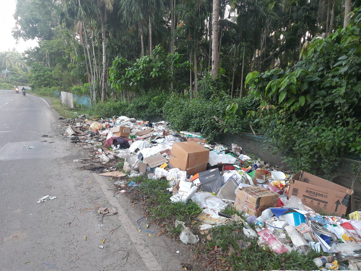 LiciousSubu's tweet photo. "Disheartening to see waste, including liquor bottles, left unattended on our roads for 3 days now. Let's take pride in our surroundings and practice responsible disposal. A cleaner, safer community starts with us. #CleanUpOurAct #CommunityPride ๐โป๏ธ" https://t.co/Pn8YriOSrI