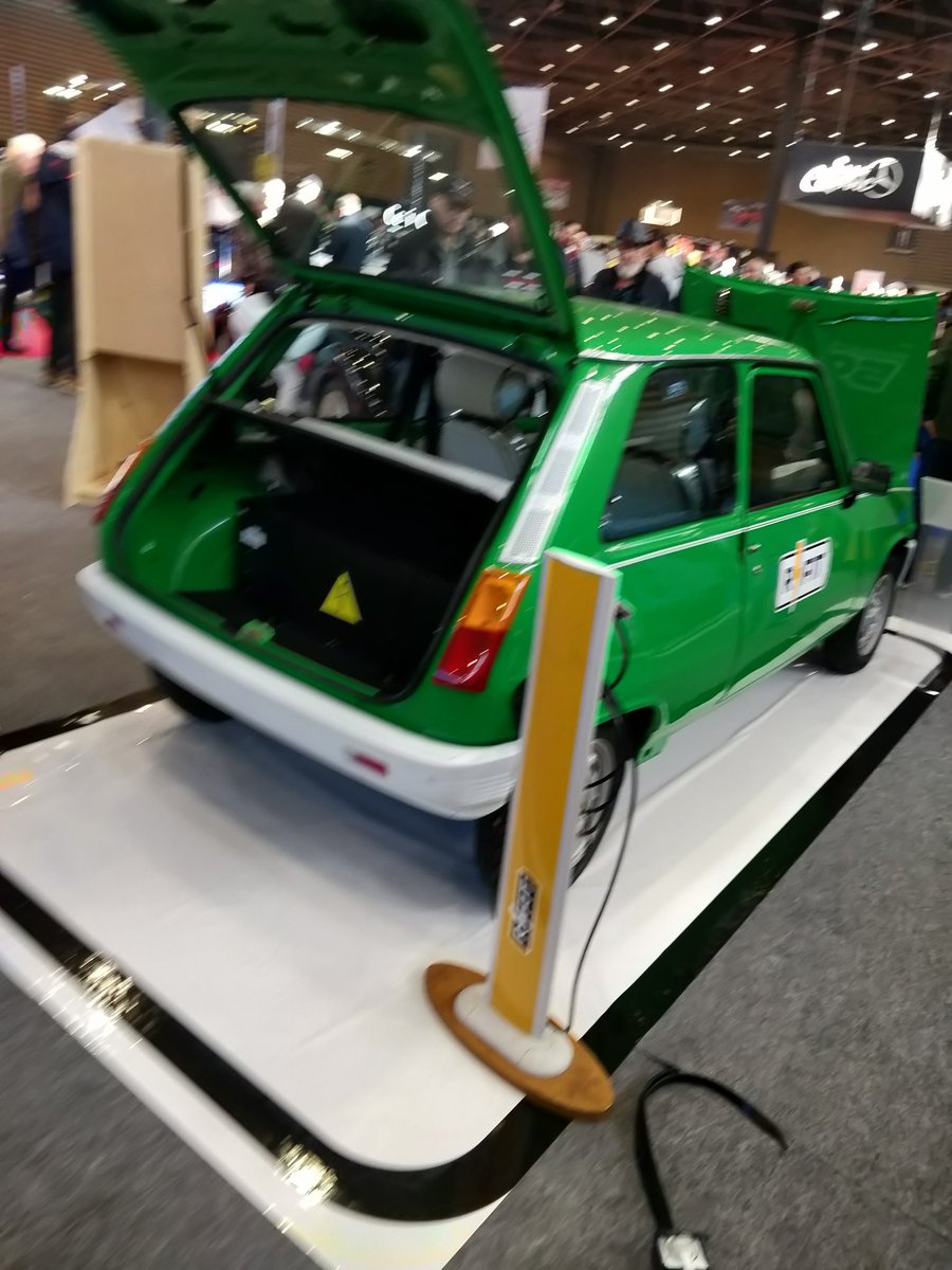 Yvan_111's tweet photo. .@Salon_EpoquAuto #RFIT le Renault 5 rétrofitée qui propose 80km d'autonomie pour 15900 € ! On a fait meilleur rapport qualité prix. https://t.co/d4aYJqoIrs