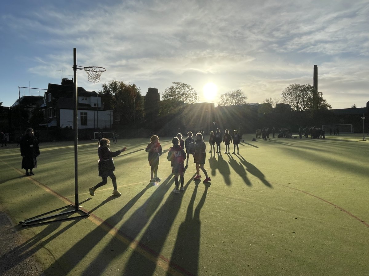 RPPSlondon's tweet photo. We had a brilliant Y5 #BeeNetball Tournament yesterday which we thoroughly enjoyed hosting at #RavenscourtPark! Over 200 girls and boys braved the weather & played with spirit no matter what. So proud of their wonderful #teamwork and effort! Three cheers to ALL! ππ
#RPPS https://t.co/61XeHuqrqb