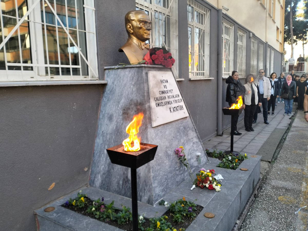 Saygı, sevgi ve minnetle anıyoruz...  <a href="/bursailmem16/">Bursa İl Millî Eğitim Müdürlüğü</a> <a href="/niluferilcemem/">Nilüfer İlçe MEM</a> <a href="/mzekiENGN/">Zeki ENGİN</a> #10Kasim