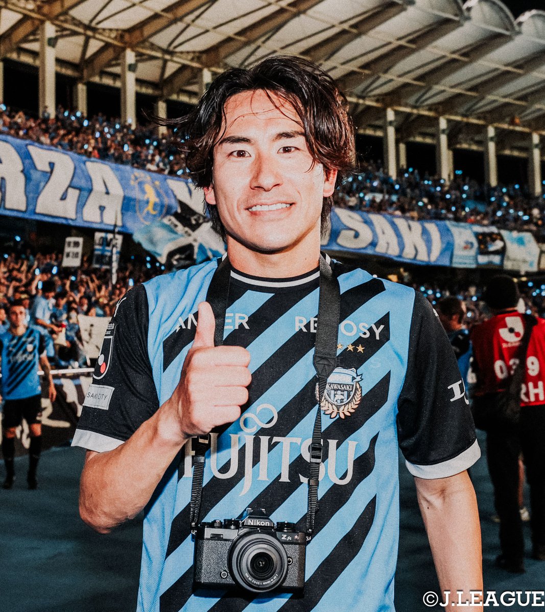 J_League's tweet photo. 🎂 HAPPY BIRTHDAY 🎂

本日11月13日は
川崎フロンターレ
登里享平 選手の33歳の誕生日です👏

登里選手、
おめでとうございます🎊

@frontale_staff 
@Nobori_2 https://t.co/90R8mydClX