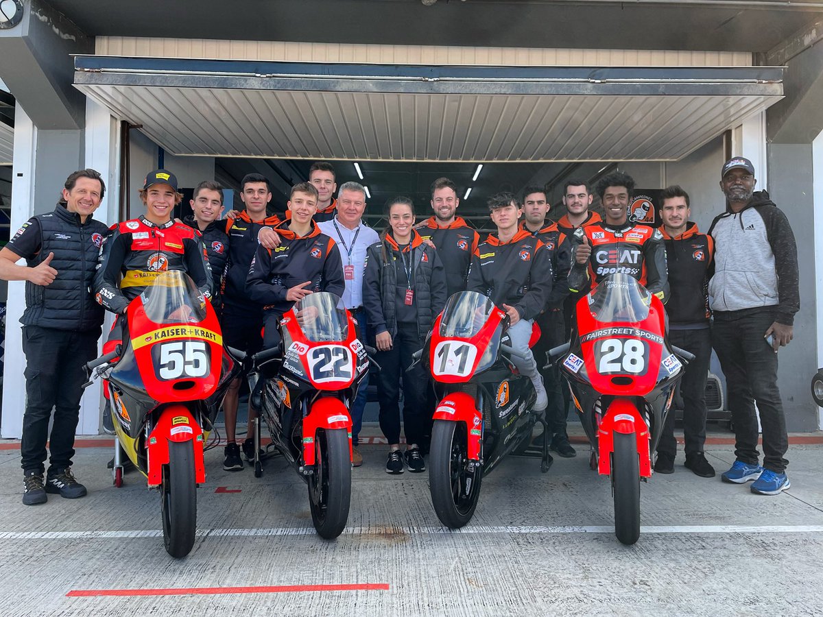🧡 Foto de familia 🧡

#PilotosCuna #RoadToMotoGP