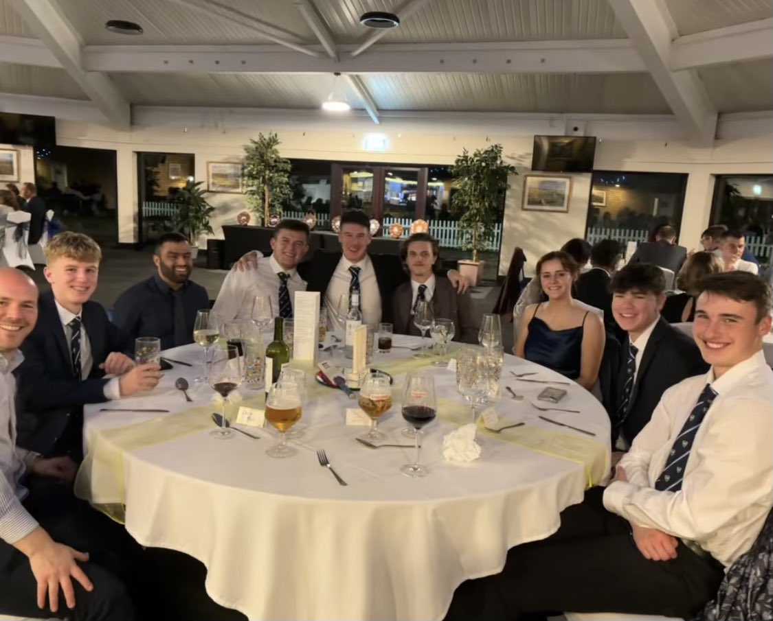 archiedomingo_'s tweet image. Fucking love this cricket club 💙