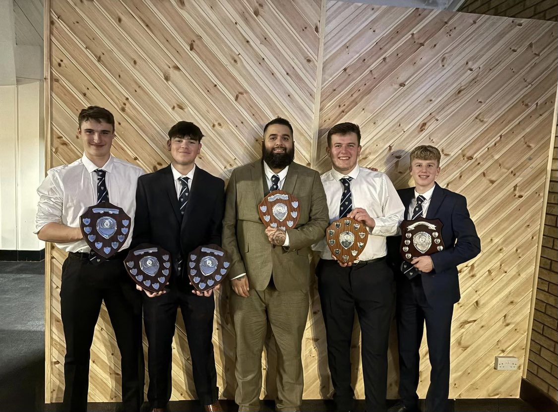 archiedomingo_'s tweet image. Fucking love this cricket club 💙