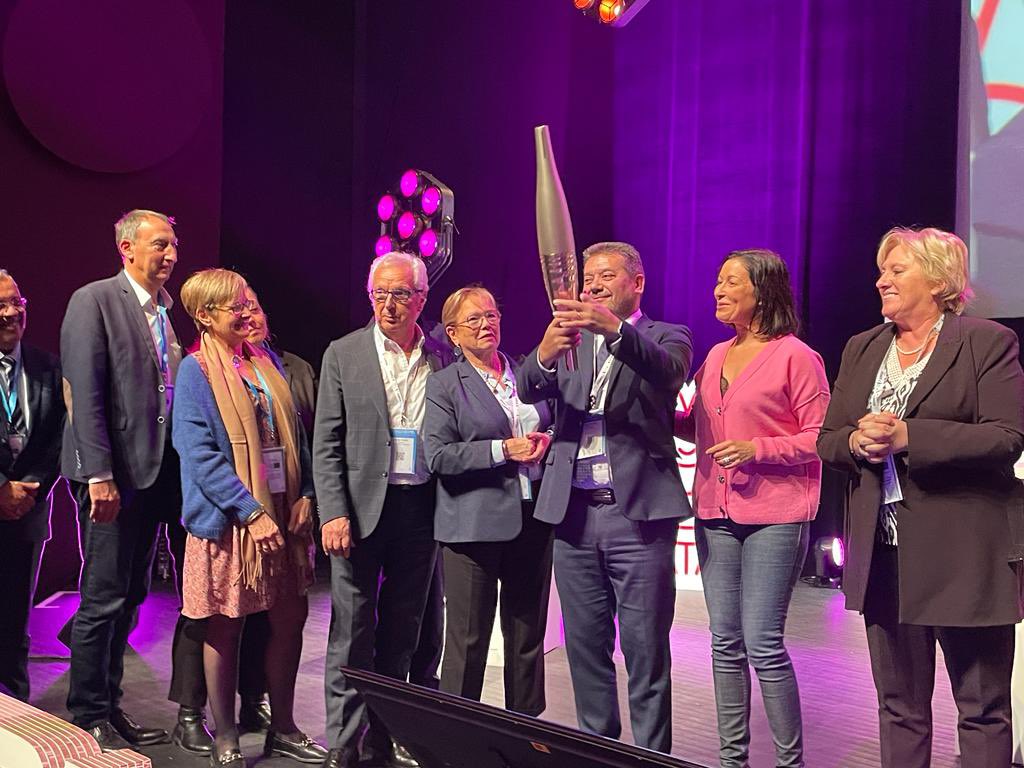 AlainPichon86's tweet photo. Aux Assises des Départements de France autour de @TonyEstanguet et @mariealefur venus présenter la torche olympique qui traversera la France @Paris2024 

🔥 25 mai 2024 dans le @departement86 ! https://t.co/E7YnvG1BjM