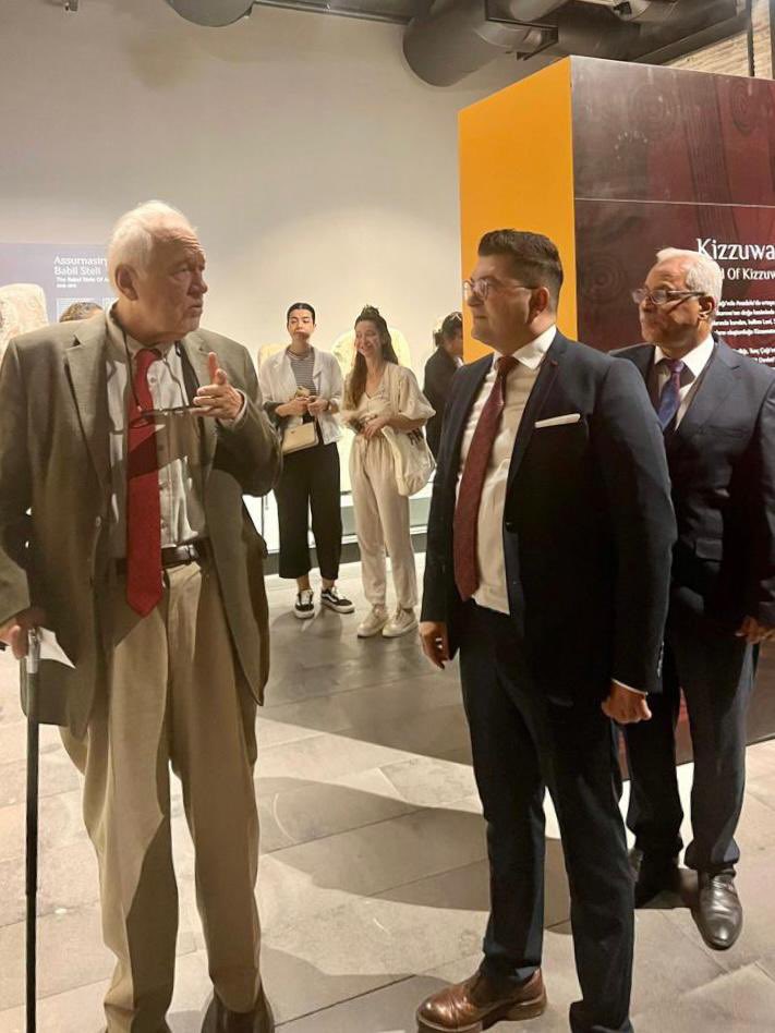 📌Türk tarihçi, akademisyen ve yazar Sn. İlber ORTAYLI’yı Müzemizde misafir ettik. Nazik ziyaretleri için kendilerine teşekkür ederiz.💐