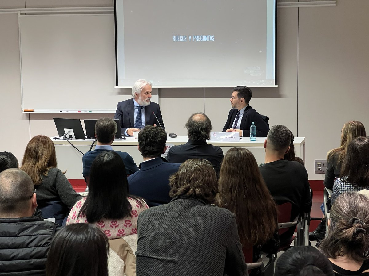 Dircomcat's tweet photo. Cloenda molt interessant del II cicle de Casos Pràctics de Comunicació de Crisi. Moltes gràcies @SegarraFede, DirCom i Relacions Externes d'@EstrellaDammCat i vicepresident de @Dircomcat, per aquesta sessió i per la
proximitat! 

📍@ICABarcelona
📈 Gràcies per la participació! https://t.co/s95WFDlTBV