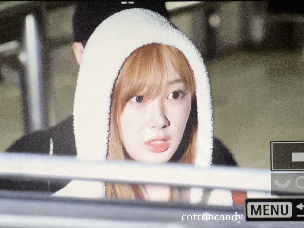 cottonpuppy0128's tweet photo. 231110 뮤뱅퇴근

#지젤 #에스파
#GISELLE #AESPA https://t.co/szKc1oM2vM