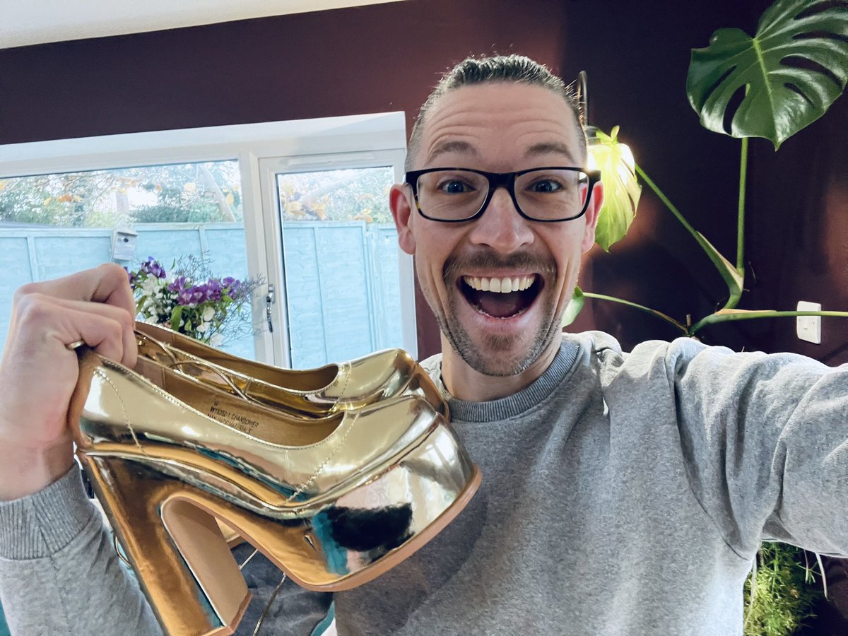 IT’S OUT! My debut single is out now! 
If you download from Bandcamp, you’ll have the chance of winning these amazing shoes from the cover. 

Also available to stream on Spotify, and the video comes out tomorrow! 

simoncraggmusic.bandcamp.com/track/not-too-…