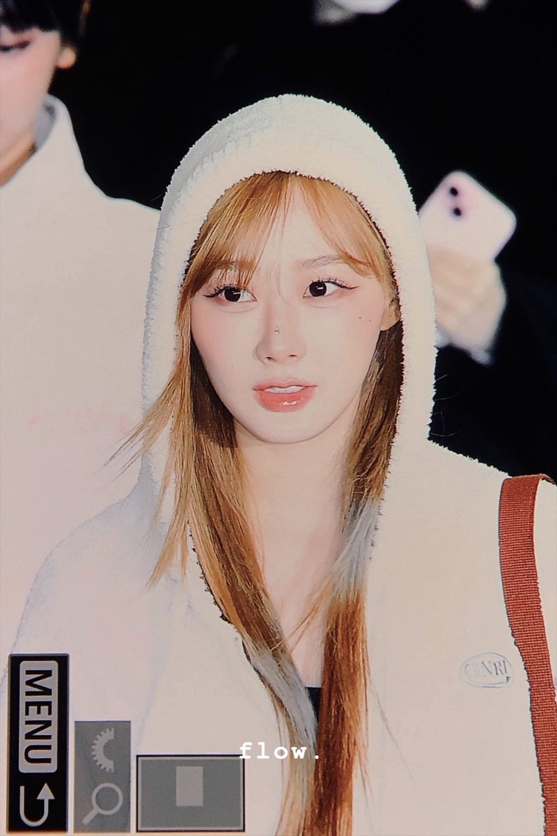 flow001030's tweet photo. 231110 수고링🤍

#aespa #æspa #에스파 
#GISELLE #지젤 #ジゼル https://t.co/hPo4ZfRRZL