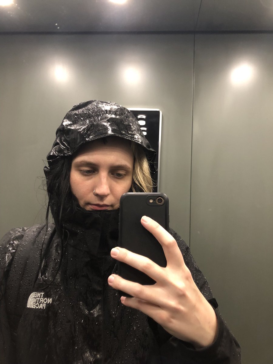 sashagrafgaf's tweet photo. я до записи нового выпуска женского срока vs я после записи нового выпуска женского срока https://t.co/XamVujjUsW