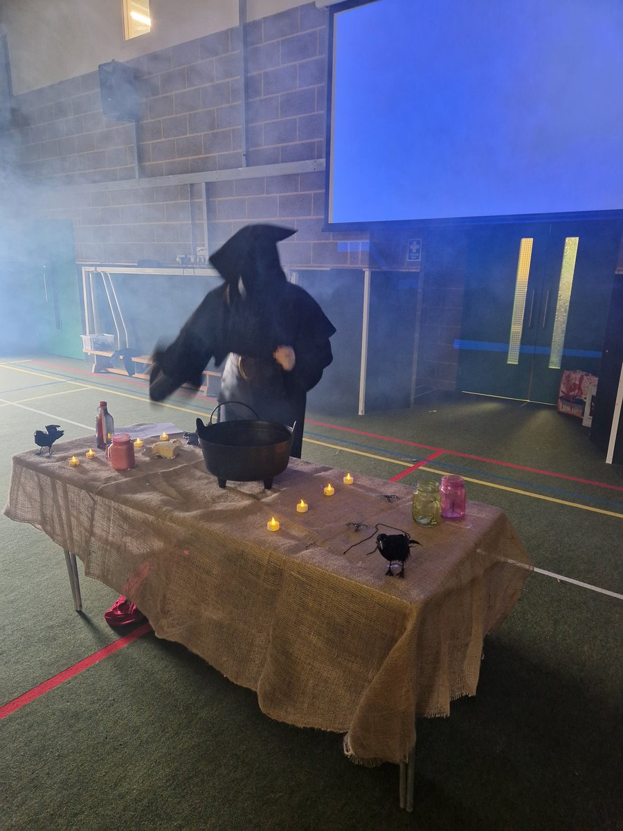 CCJuniorY5's tweet photo. #CCJYear5 travelling back in time to the Tudor period and experiencing the horror of Tudor medicine!

Thankfully our school nurse was on hand to explain how medicine has changed over time! https://t.co/eqJqwaJTar