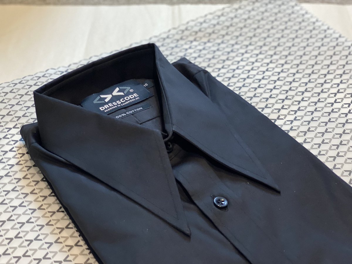 dresscodeshirts's tweet image. Total or Jet Black shirt that we have finished this week for a musical customer 🎸 who will be wearing this on stage to perform 🎙️ stoked to be doing this kind of work 😊

#blackshirt #handmadeshirts #designershirts #lessismore #fridayfeeling