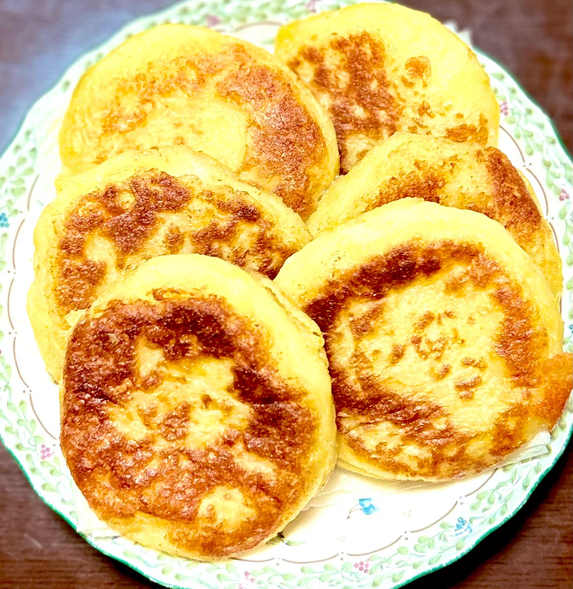 Jy2105's tweet photo. 大量のおいも貰ったから、チーズいももちと普通のいももちつくったけどまだあるおいも。 https://t.co/GAZM9qlAgf
