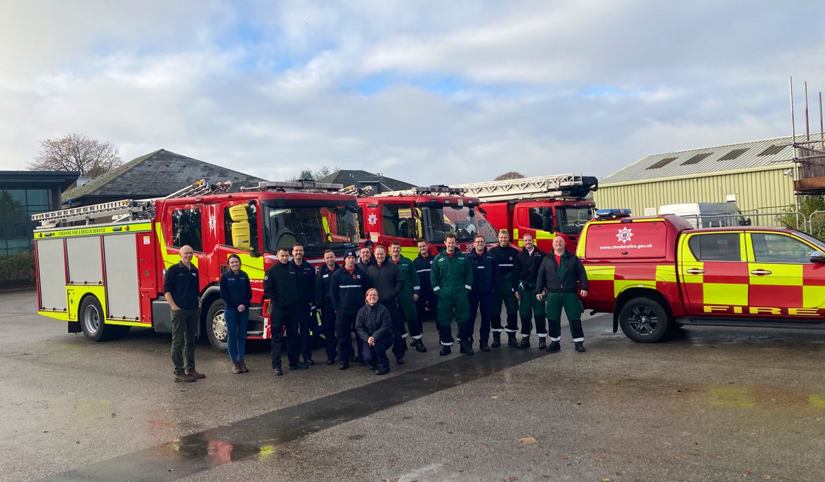 Don’t panic! No 🔥on site! Welcome to our colleagues from <a href="/CheshireFire/">Cheshire Fire and Rescue Service</a> who are in the classroom today refreshing their practical  🐴🐑🐄🐖handling skills today with vets from our Leahurst farm and equine practices #largeanimalrescues #barta