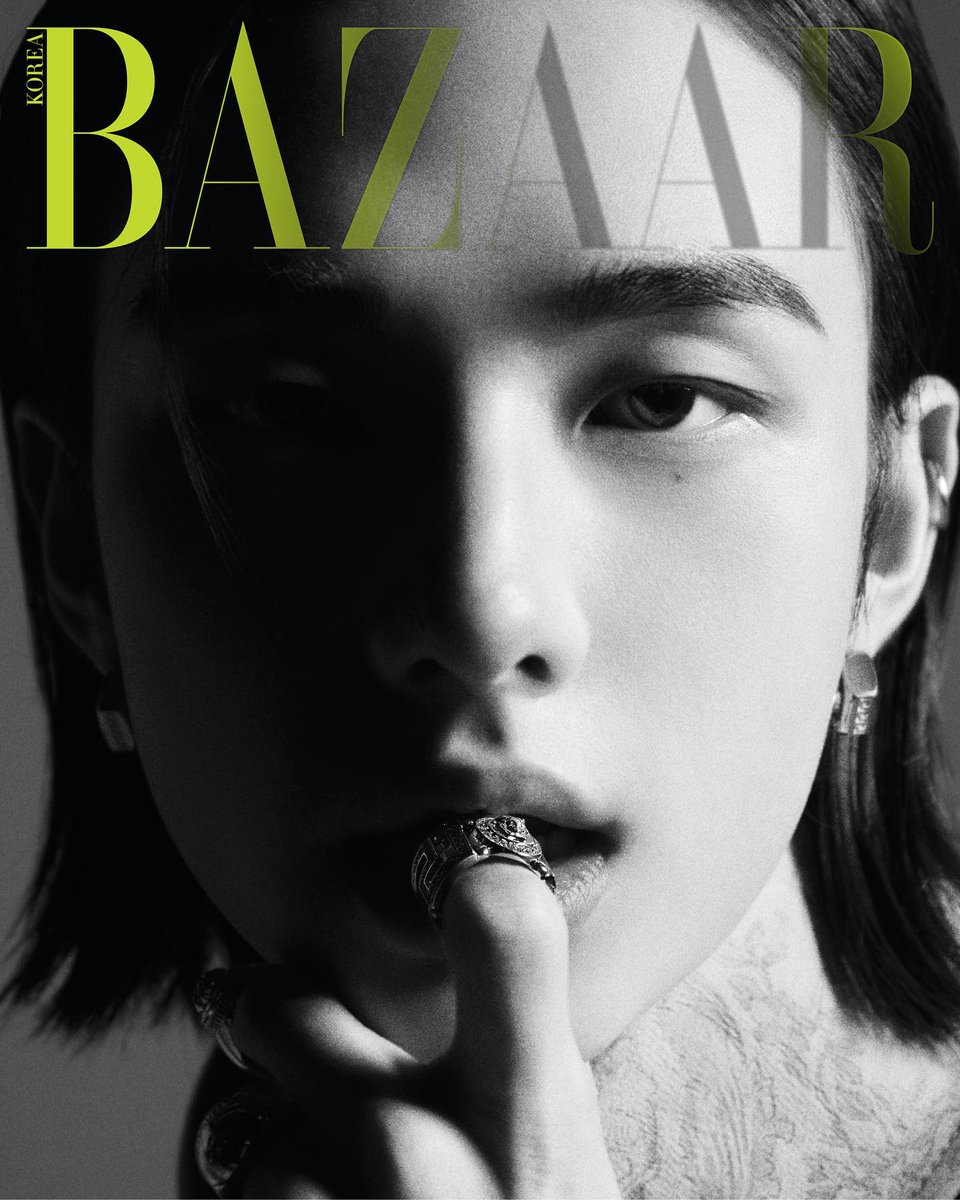 skzchartdata's tweet photo. 💚Trending Party💚

STAYs, let's support Hyunjin's Harper's bazaar magazine cover with the following tags! He looks amazing 😍! 

HYUNJIN x HARPERS BAZAAR 
#HyunjinxHarpersBazaar 
#Versace @Versace https://t.co/JTilpO3HfS