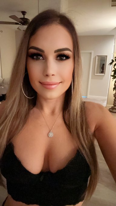 Have an awesome day! xoxo 😘 https://t.co/IA4i9UBLgK