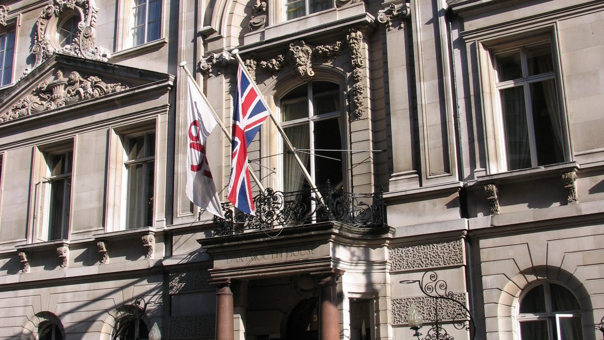 PipersSixthForm's tweet image. Martha F and Zoe P represented Pipers in @theESU  National Debating Competition yesterday by proposing the motion: e-sports cannot be considered as sports. Both students have developed so well as debaters, tackling the subject with flair and high-level technique. #PipersInspire