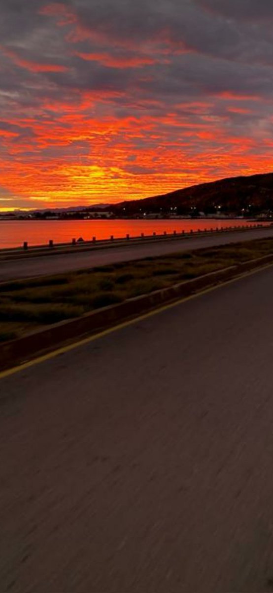 charbil's tweet photo. Buenos días Venezuela.. feliz comienzo del fin de semana .. Golfo de Cariaco Cumaná Edo Sucre.. https://t.co/xkQX25olc4