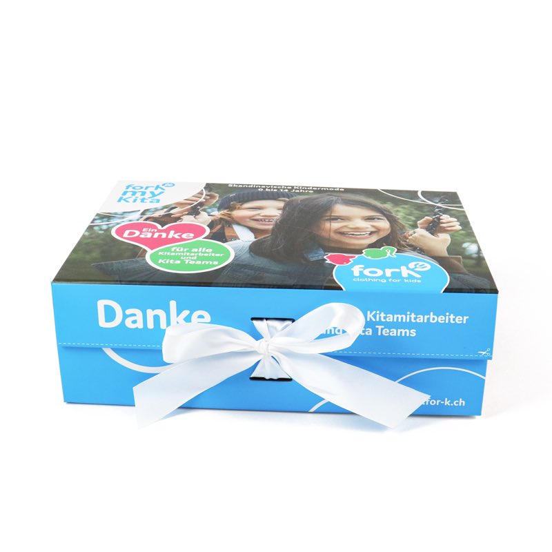 dgcrownwin's tweet image. Wholesale printed logo shoes folding packaging box with ribbon #paperbox #foldablebox#packagingdesign #packgingfactory