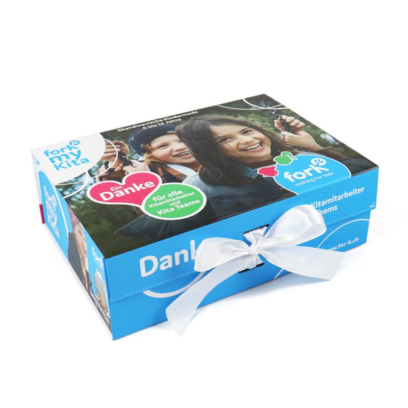 dgcrownwin's tweet image. Wholesale printed logo shoes folding packaging box with ribbon #paperbox #foldablebox#packagingdesign #packgingfactory